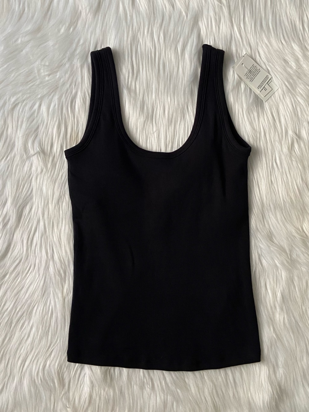 bra-free rib tuckable scoopneck tank - Picture 8 of 10